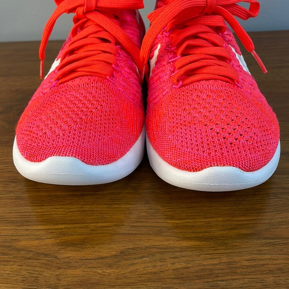 NIKE LunarEpic Flyknit Running Shoe - Picture 14 of 15